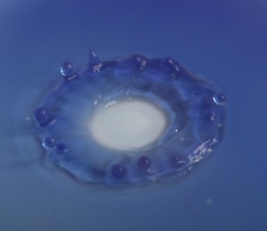 dalgalanma ve desen mavi su