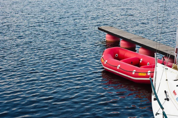 Barco rojo — Foto de Stock