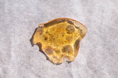 Kenevir reçinesi, sarı marihuana özü.