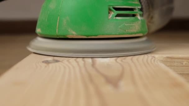 用砂纸磨碎木门 修复木制品 优质Fullhd影片 — 图库视频影像