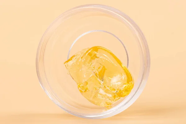 Cera Cannabis Dourada Recipiente Vidro Alta Thc Dab Garrafa Vidro — Fotografia de Stock