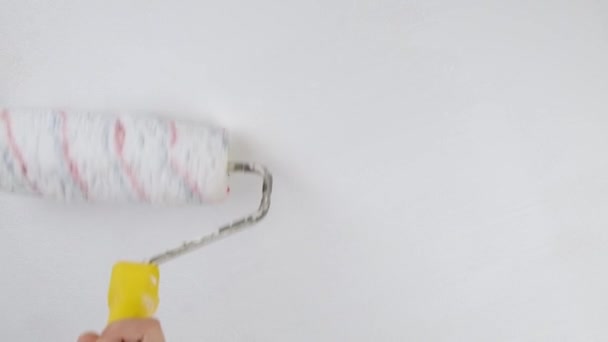 Worker Painting White Wall Roller High Quality Fullhd Footage — Vídeo de Stock