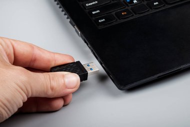insert optional removable router to enhance the signal on a laptop.