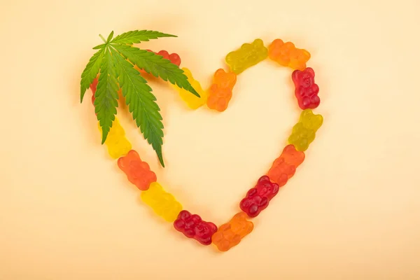 Multicolored Jelly Candy Heart Cannabis Green Leaf — Foto de Stock