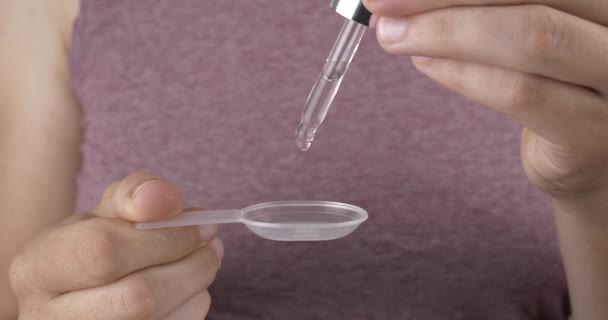 Medicine Drops Colds Woman Pipette Drops Syrup Spoon High Quality — 图库视频影像