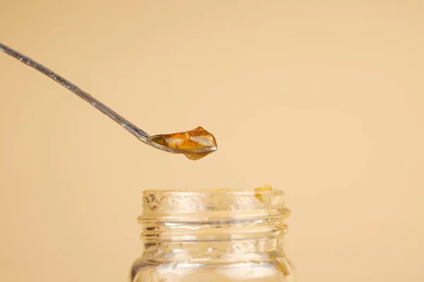 Extrato Maconha Dourada Resina Maconha Vara Dabbing — Fotografia de Stock