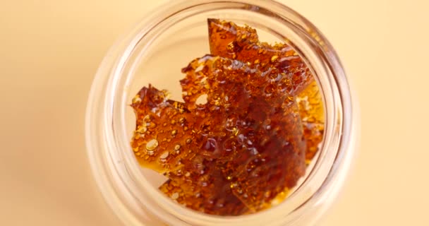 Cannabiswas Marihuana Amber Pot Hoge Kwaliteit Beeldmateriaal — Stockvideo