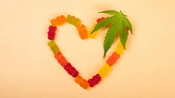 Konopí Želé Cukroví Srdce Zelený List Rekreační Drogy — Stock fotografie