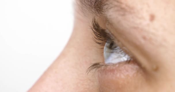 角膜营养不良 角膜圆锥 角膜稀疏的女性眼高质量4K片断 — 图库视频影像