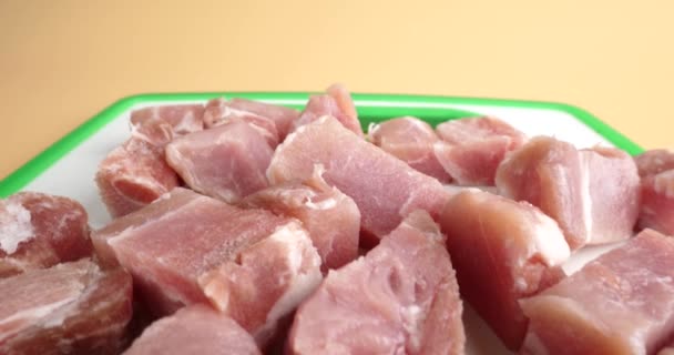 Pedaços Carne Porco Picada Fresca Closeup Imagens Alta Qualidade — Vídeo de Stock