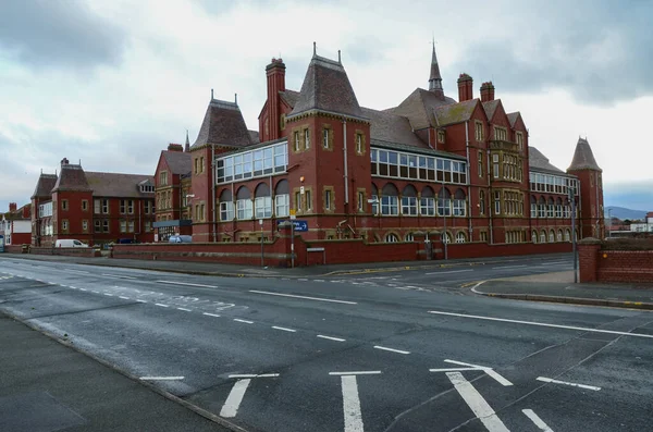 Rhyl, İngiltere. 25 Aralık 2021. Royal Alexandra Hastanesi bir devlet hastanesidir. Listelenmiş bir bina. Betsi Cadwaladr Üniversitesi Sağlık Kurulu tarafından işletiliyor..
