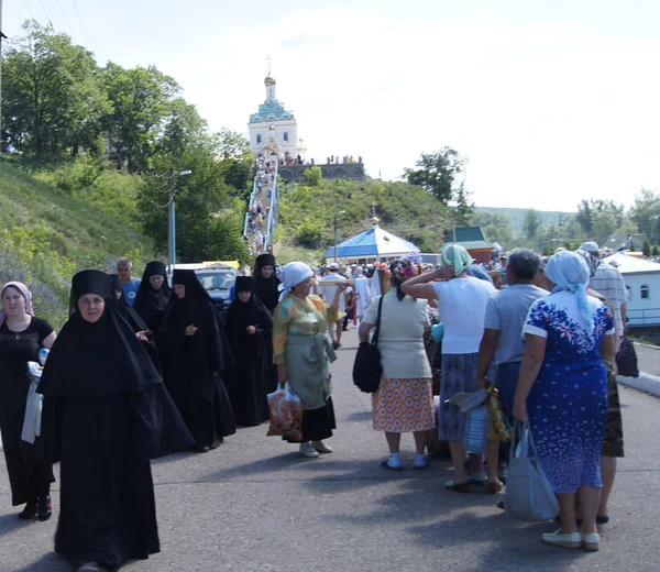 Monks and pilgrims — Stock Photo, Image