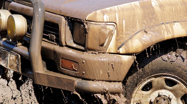 Jeep-sıçramak — Stok fotoğraf