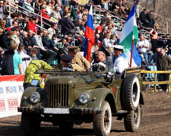 Apertura dei concorsi in jeep-sprint "Prima sporcizia 2013 " — Foto Stock