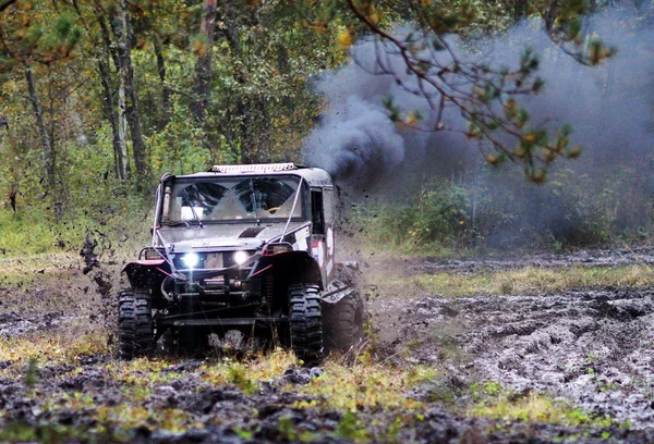 Schwarze Geländewagen. — Stockfoto