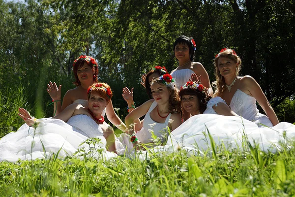 O desfile de noivas — Fotografia de Stock