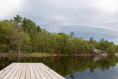 Beausoleil Adası 'ndaki Frying Pan Körfezi rıhtımından görüntüler Gürcistan Körfezi Ulusal Parkı, Ontario, Kanada