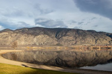 Osoyoos Gölü, Okanagan Vadisi, Britanya Kolumbiyası, sonbaharda