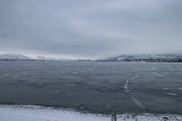 Jezero Osoyoos Zamrzlo Chladného Zamračeného Zimního Dne Britské Kolumbii Kanada — Stock fotografie