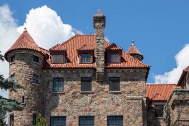 New York 'un Thousand Islands bölgesindeki Dark Island' daki Singer Castle Saint Lawerence Seaway 'de.