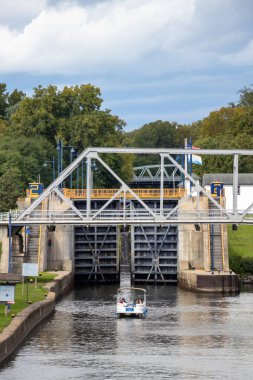 Waterford, New York, ABD - 26 Eylül 2022: Lock 2 Hudson Nehri 'ndeki Erie Kanal sisteminin ilk kilidi.. 