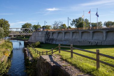 20220924. Erie Kanalı 'nın ilk kilidi Waterford, New York' ta batıya gidiyor.. 