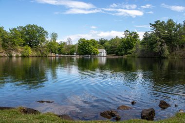Kanada, Ontario, Elgin 'deki Jones Falls Kilidi' ndeki Rideau Kanalı 'ndaki Lockstation House.