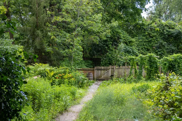 Sentiero Che Conduce Cancello Nel Giardino Presso Bellevue House National — Foto Stock