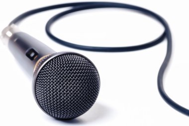 Beyaz arkaplanda mikrofon