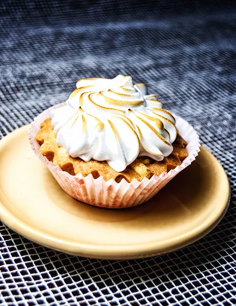 Cupcake auf einem Teller — Stockfoto