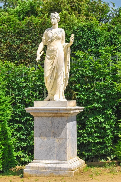 Estátua de Atena nos Jardins de Versalhes, França — Fotografia de Stock