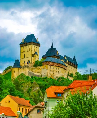 Karlstejn yeşil tepe, Prag Kalesi