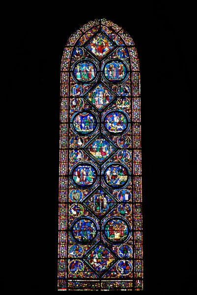 Ancienne fenêtre testamentaire de la cathédrale de Chartres, France — Photo