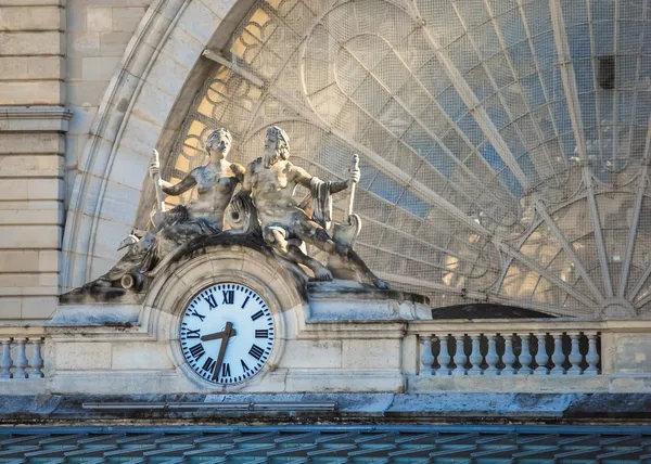 Часы, Gare de l 'Est, Париж, Франция — стоковое фото