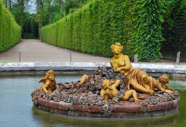 Flora fontän i versailles slottträdgården, Frankrike — Stockfoto