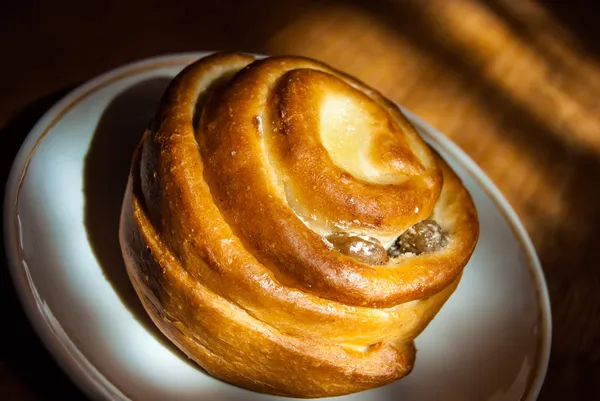 Brötchen auf Teller — Stockfoto