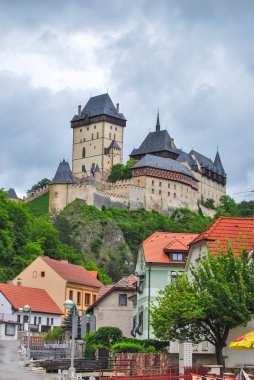 Karlstejn yeşil tepe, Prag Kalesi