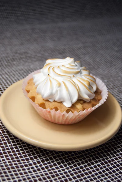 Cupcake auf einem Teller — Stockfoto