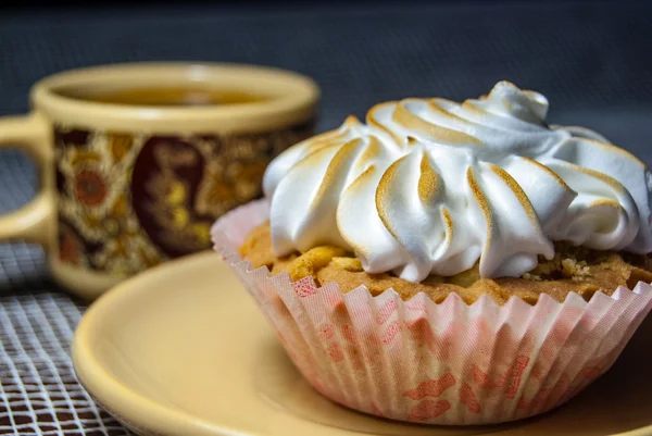 Cupcake auf einem Teller — Stockfoto