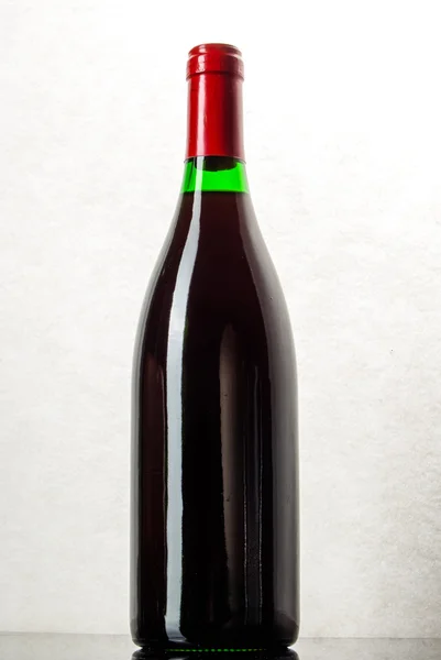 Wine bottle isolated on white — Stock Photo, Image