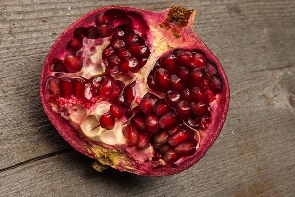 Pomegranate on wood — Stock Photo, Image