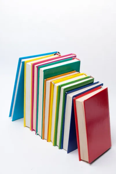 Livros reais coloridos sobre fundo branco — Fotografia de Stock
