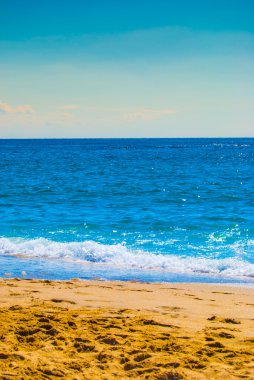 Kumlu sahil ve deniz