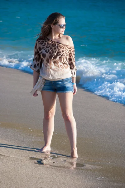Deniz tatilde bikinili kız — Stok fotoğraf