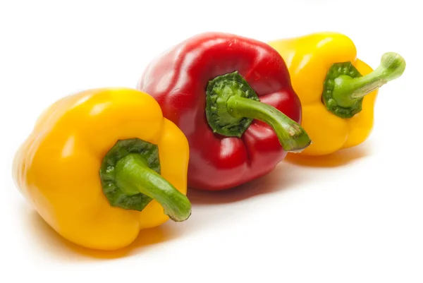 Bell πιπεριές σε λευκό φόντο — Φωτογραφία Αρχείου