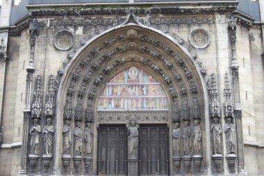Paris'te Gotik portal
