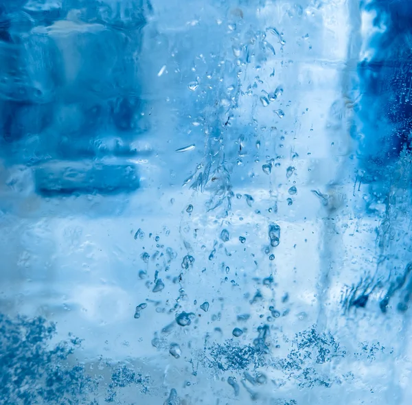 Blasen im gefrorenen Flusseis — Stockfoto