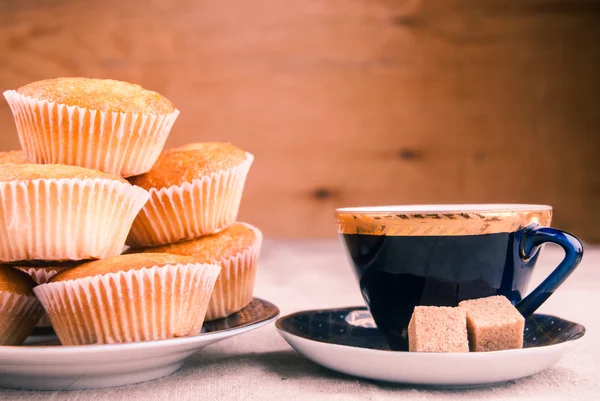 Muffins in vaas — Stockfoto