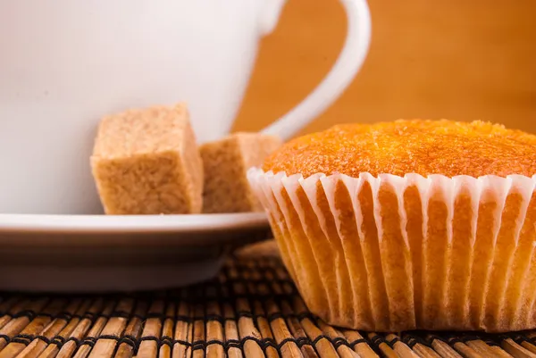 Espresso koffie in een kopje witte china over houten oppervlak — Stockfoto