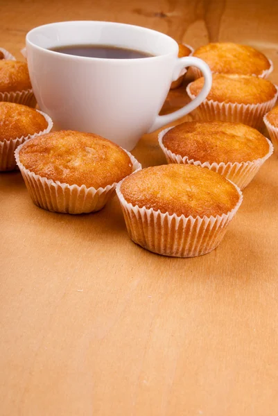 Close-up of cupcakes on wooden board. — Stock Photo, Image